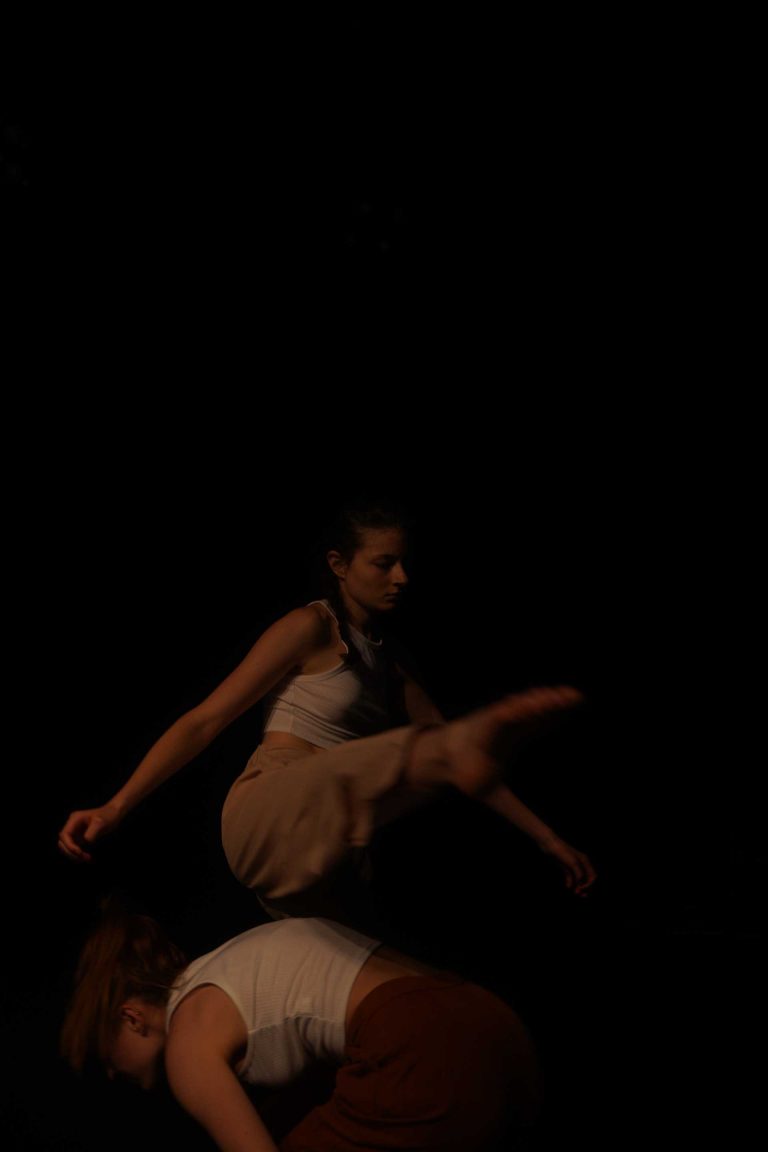 photo d'une danseuse acrobatique par MITHRIL PRODUCTION production vidéos et photos